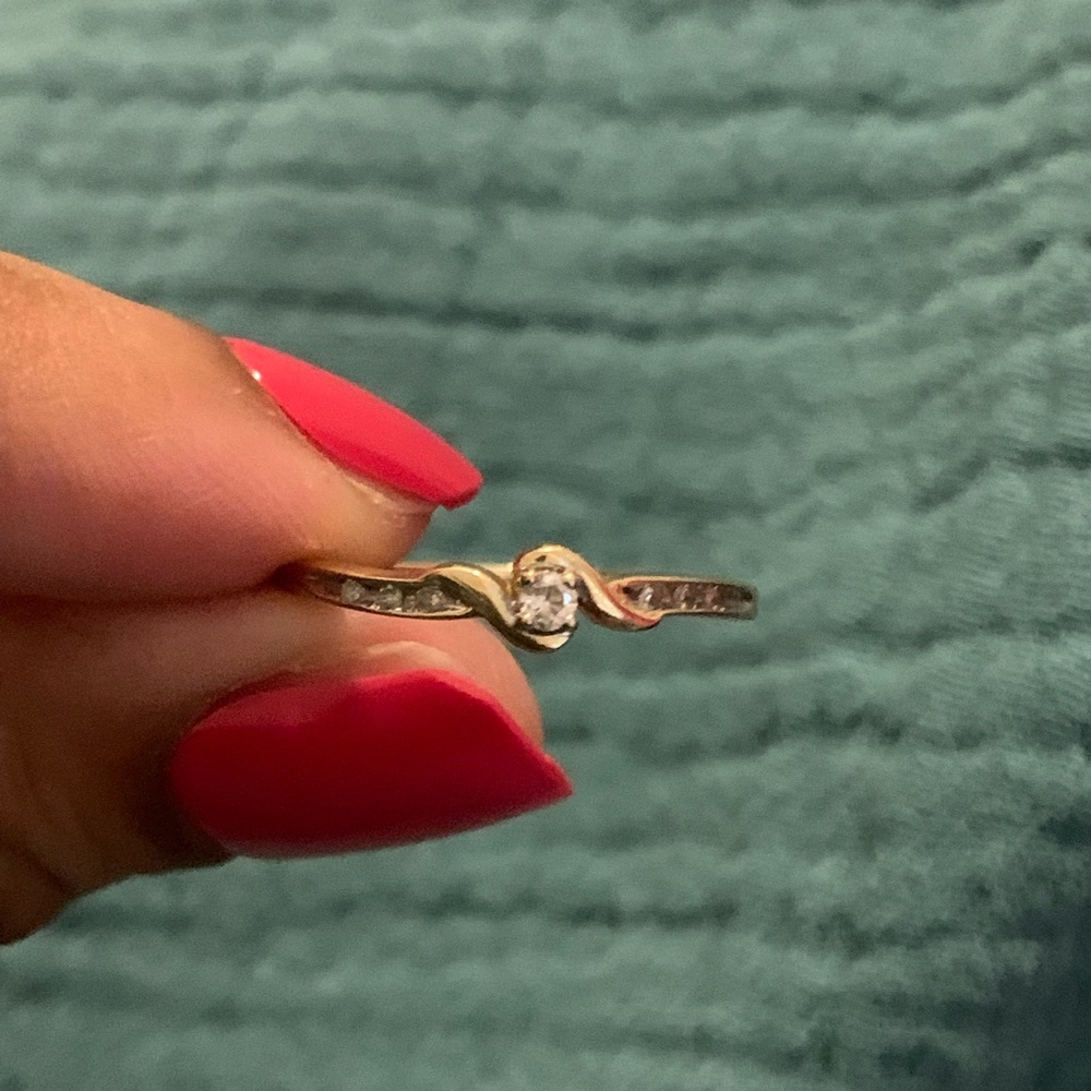 Minimalist Diamond 10K gold ring